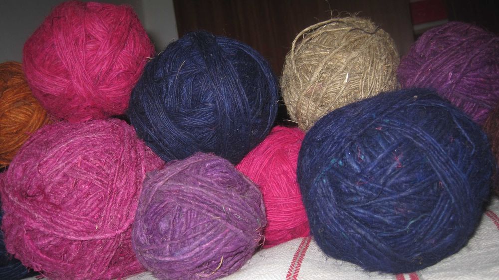 дешеві нитки бабусі клубки яскраві різні кольори та відтінки