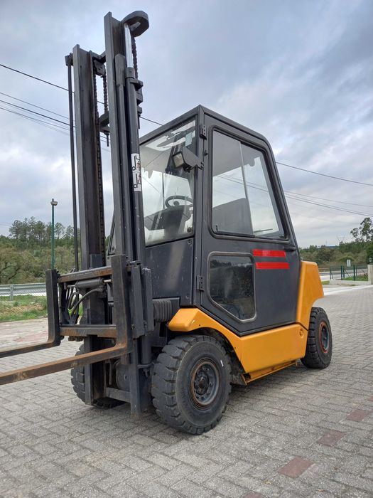 Empilhador Still Hybrid-Gás 2. Toneladas, deslocamento lateral de 2006