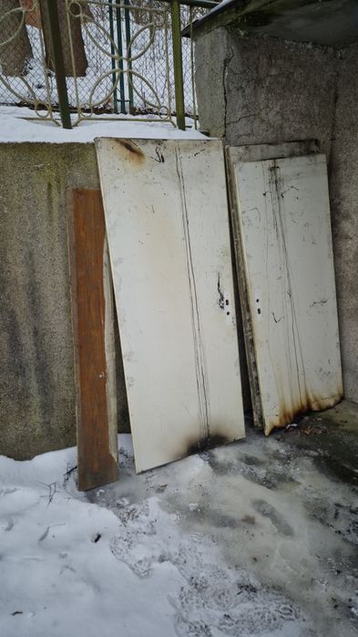 Drewno do spalenia drzwi szafka deski płyty