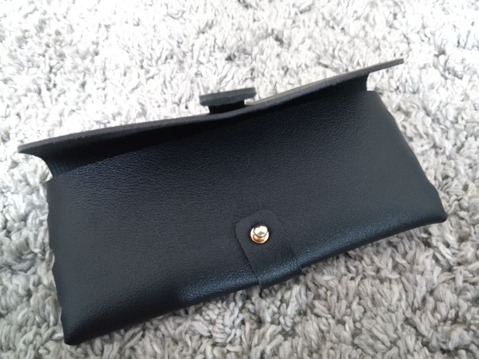 Солідний футляй для окулярів! Новий!