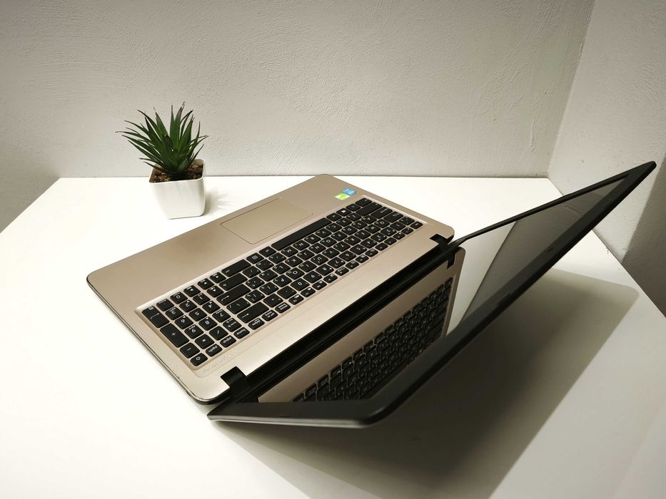 ASUS 15,6HD Игровой ноут [HD| i3 5005 |8GB |Nvidia 920M | SSD 240]