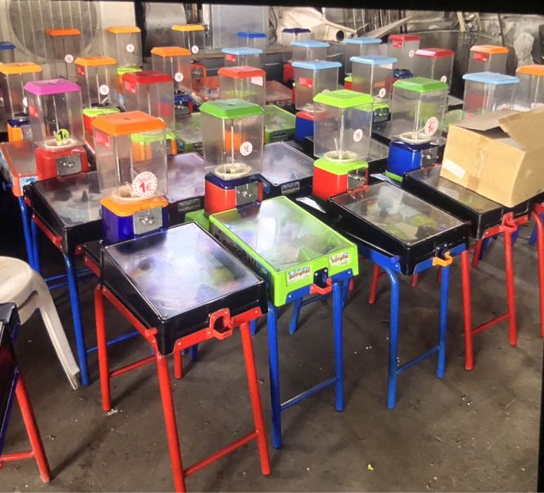 Maquina de bolas saltitonas, vending infantil,brindes