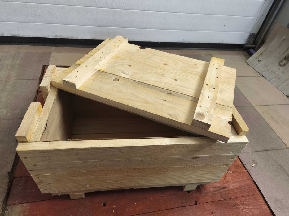 Skrzynia drewniana z wiekiem