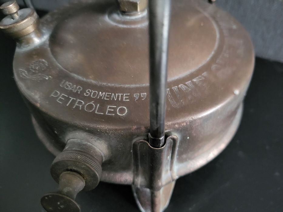 Fogareiro a petróleo da marca Vacuum Oil Company