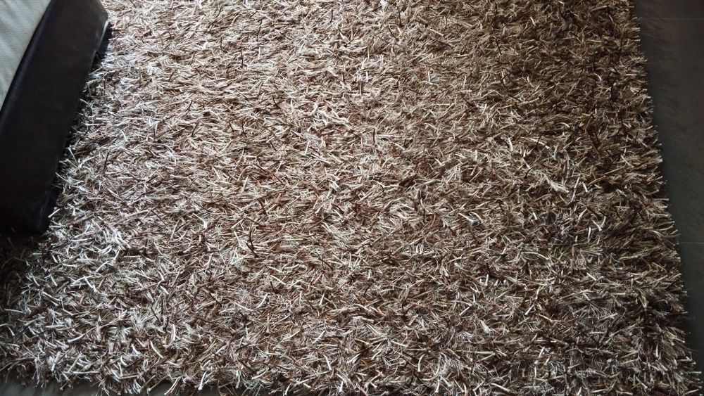 Sofá , móvel de TV e tapete