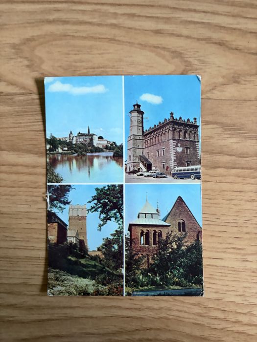 Gotycka Brama Opatowska. Zamek i katedra od strony Wisły.