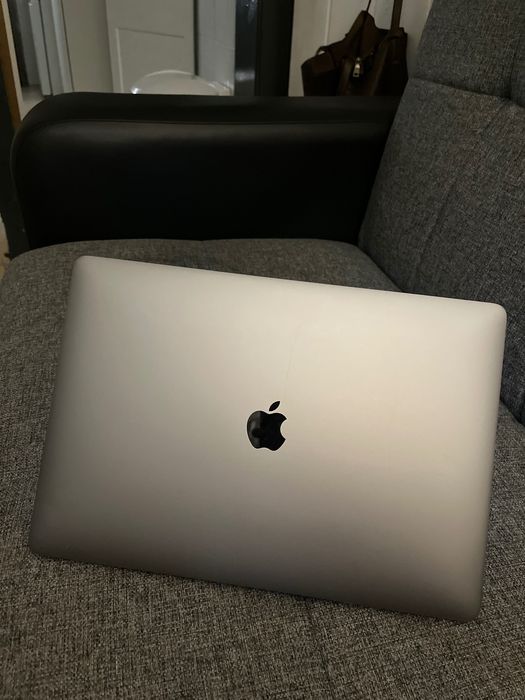 MacBook Pro 15, 2017436852570016993282