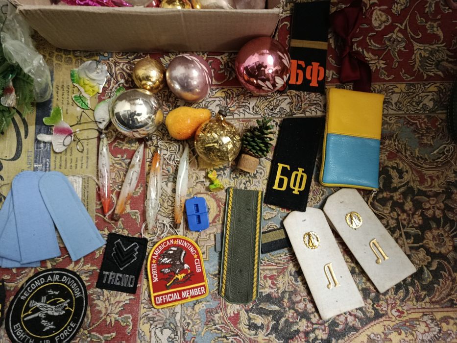 Новорічні прикраси, все що на фото