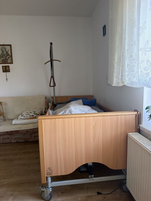 Łóżko opieki domowej + materac na odleżyny
