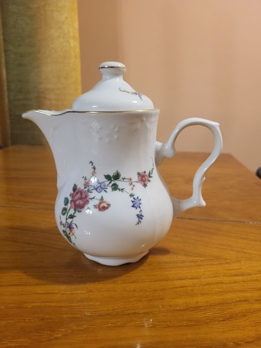 Porcelanowy dzbanek z PRL