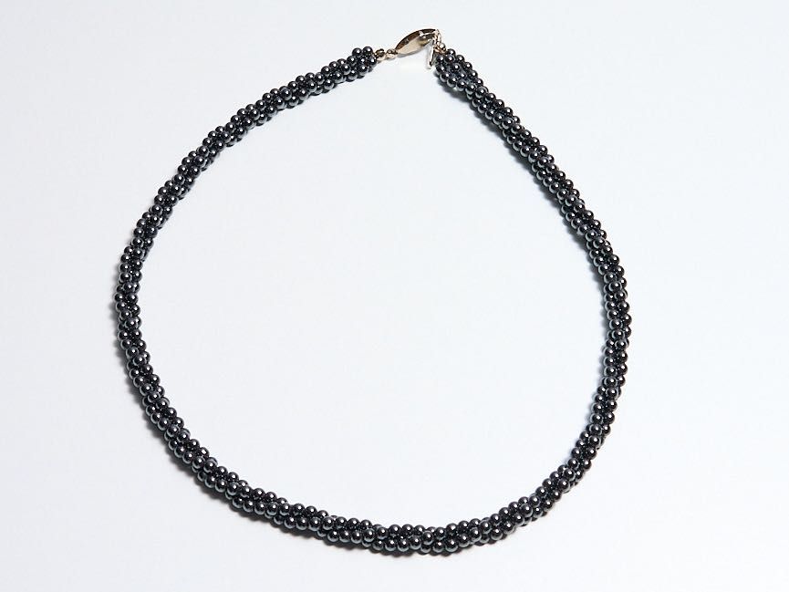 Colares em pedra de Hematita