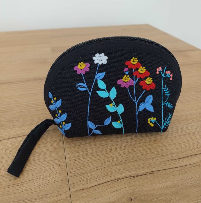 Nowa mała haftowana kosmetyczka z rączką, wzór kwiaty, Wielokolorowa.