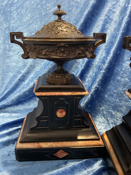 Bronze par French marble taxas cassolettes altura 27 cm