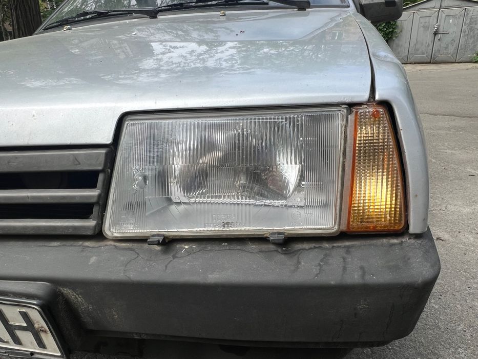 Автомобіль ваз 21099