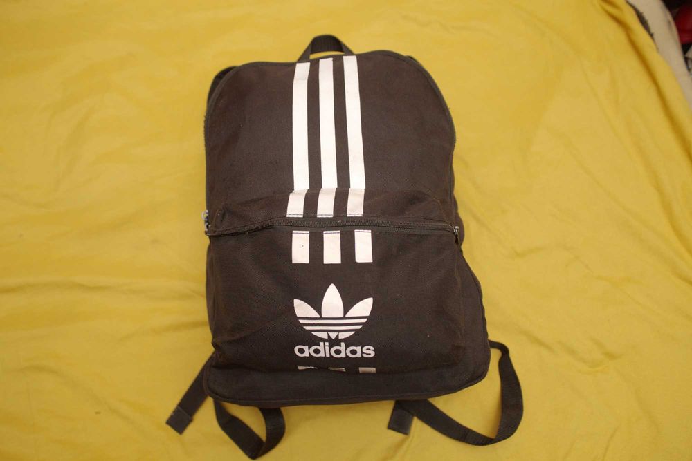 Рюкзак Adidas в хорошем состоянии.