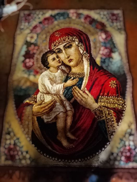 Ковер на стіну,не великий.
