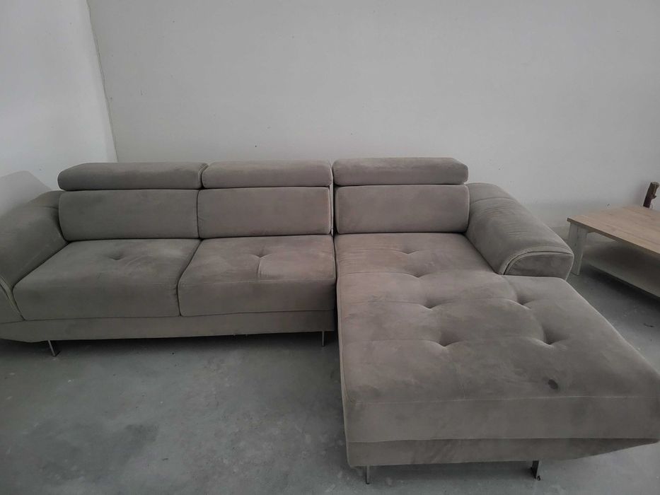 Sofá com chaise long