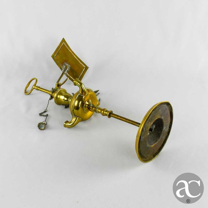 Candeia / Lamparina de azeite em metal amarelo, fabrico português, finais do séc. XIX