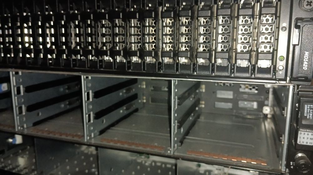 Дискова HDD SSD полка Dell PowerVault: MD1200 3.5', MD1220 2.5', MD1420 2.5', MD3620f 2.5' sas 12g, масив сас 6g, СХД  expander корзина експандер raid