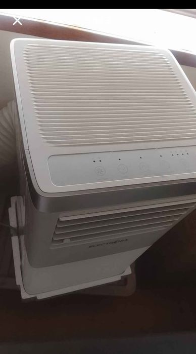 AR CONDICIONADO PORTÁTIL ELECTRONIA ACBKYR29 (10000 BTU, Quente e Frio, Desumidificador, Função Ventoinha)