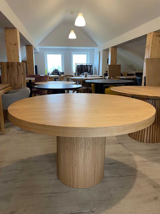 Stół okragły,rozkładany na jednej nodze Fi 120+50