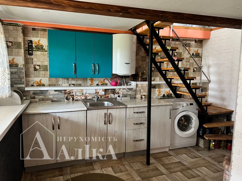 Продам квартиру з гаражем та времянкою в Старому місті