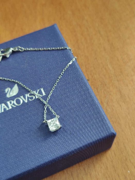 colar da marca swarovski