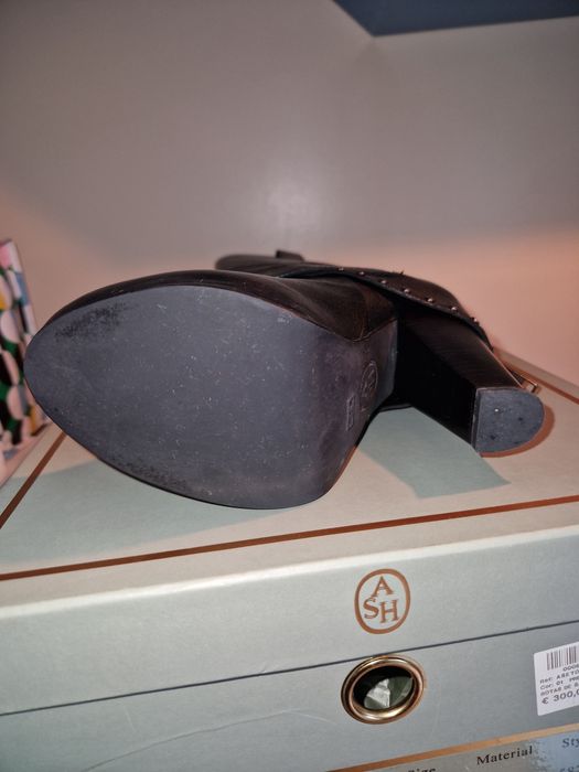 Botas salto em pele genuína