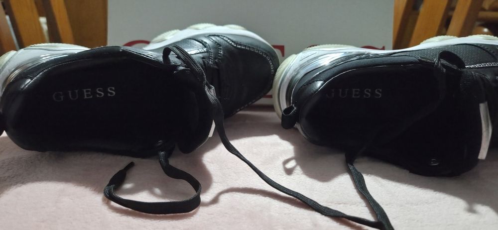 Vendo sapatilhas originais Guess