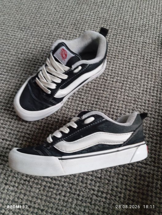 Damskie  buty kultowy model Vans Knu Skool w klasycznej kolorystyce Black/True White r. 36,5