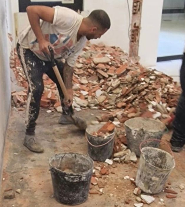 DEMOLIÇÕES e LIMPEZAS em terrenos moradias sótãos arrecadações e lojas