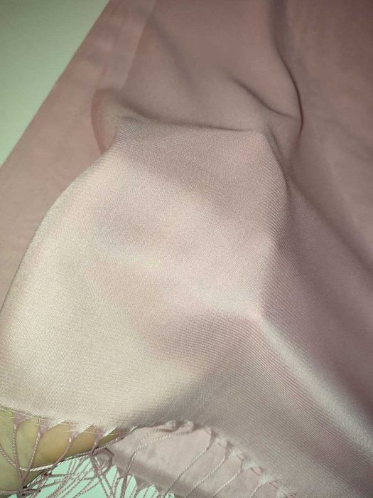 Палантін світло-рожевий, легкий, для літа.