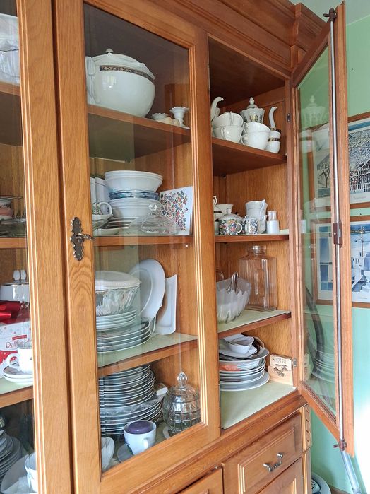 Dębowa witryna wysoka, 3 drzwiowa + komoda z 6 szufladami