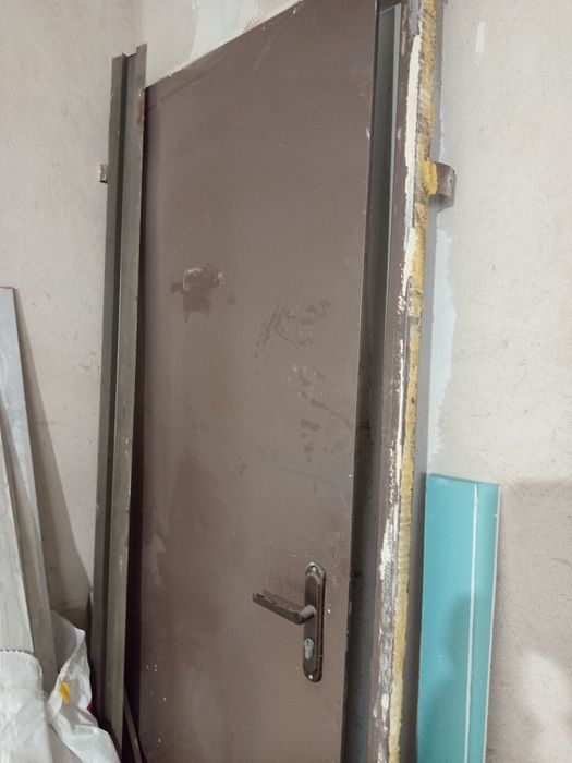 Двері металеві б/в