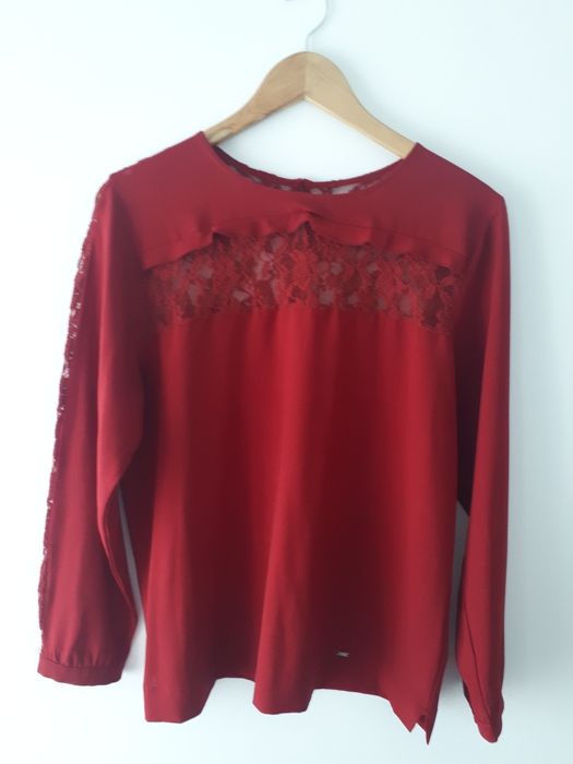Blusa bordeaux com renda