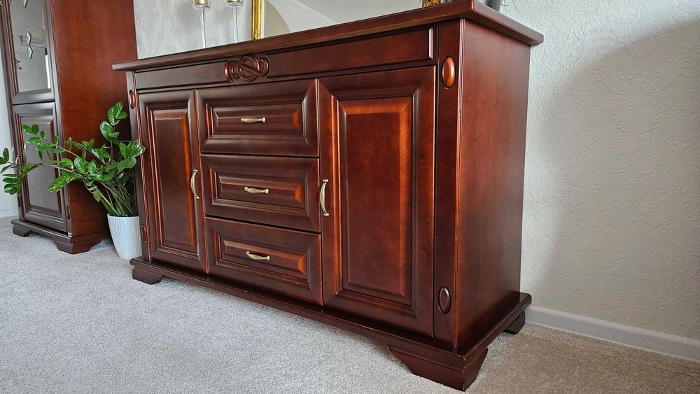 Zestaw mebli drewnianych