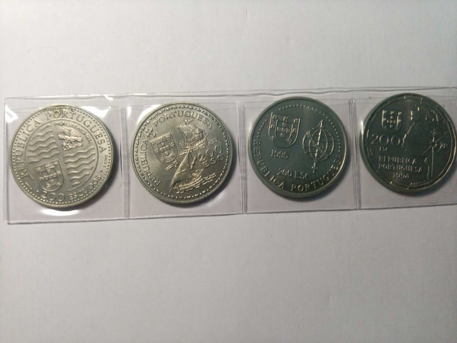 Varias moedas e notas Portuguesas e Estrangeiras de coleção