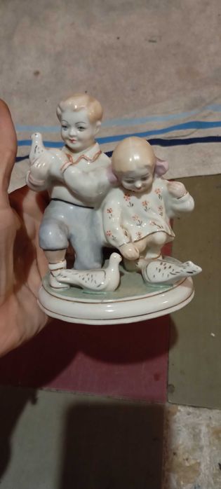 Фарфоровая статуэтка