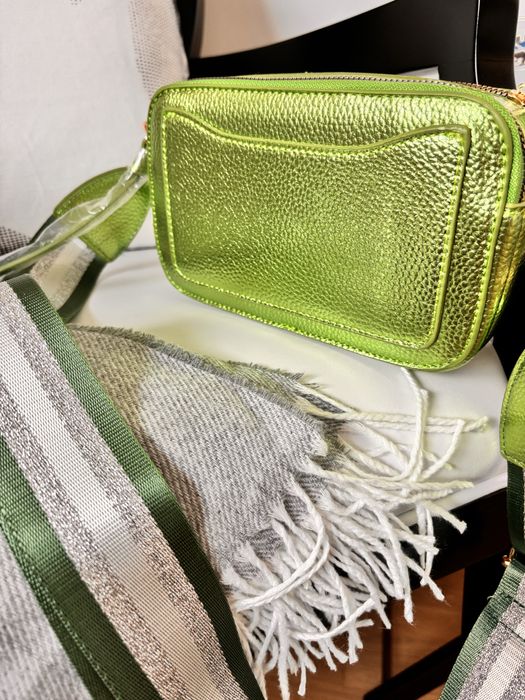 Mala verde metalizada com alca à tiracolo