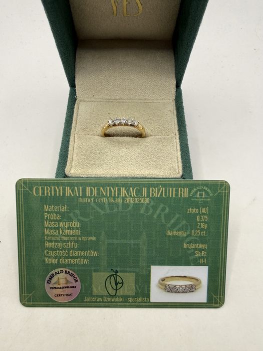 Złoty pierścionek z diamentami 0,25ct