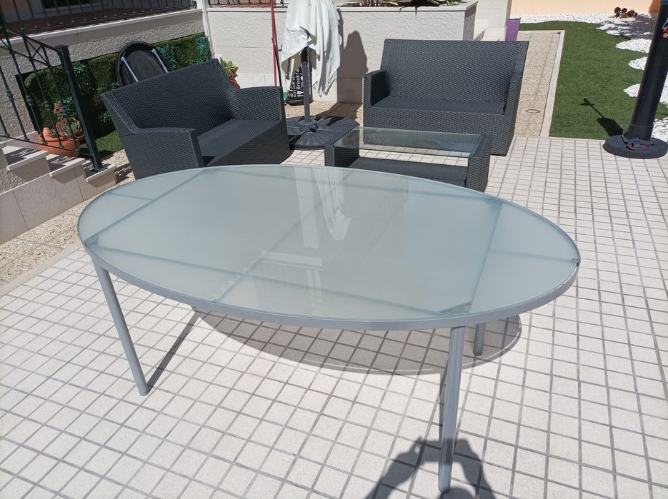 EXCELENTE OPORTUNIDADE! Mesa Oval IKEA-Qualidade e Estilo Inegáveis