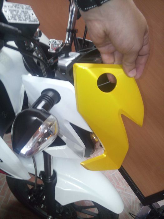 Honda Cbf125 2015 e 16 plástico lateral farol
