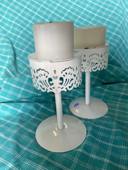 Świecznik metalowy biały