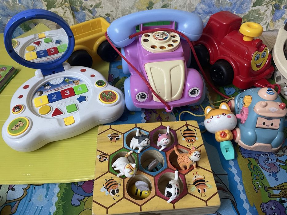 Розвиваючі іграшки паровозик телефон