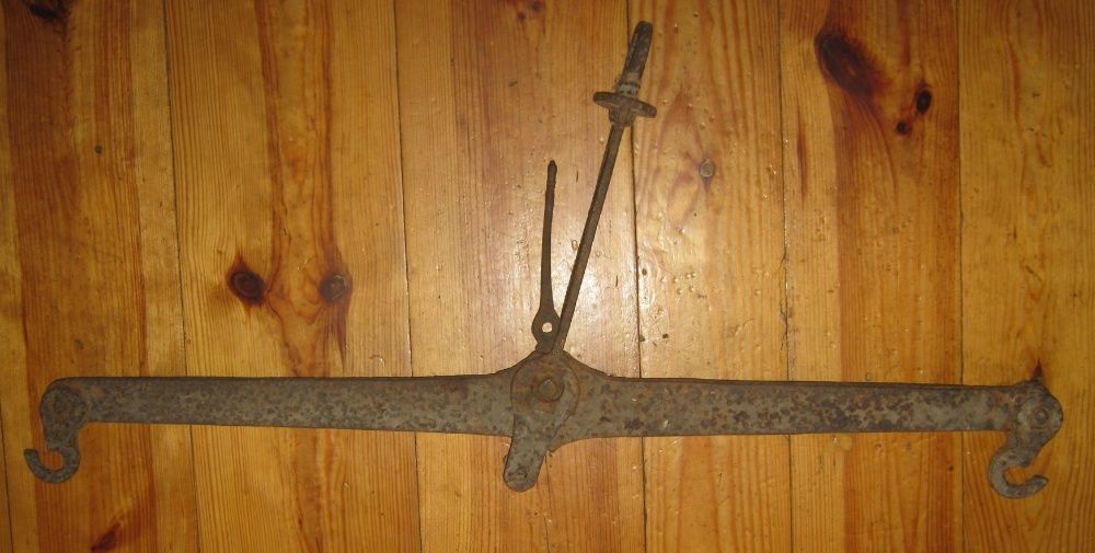 Дореволюционные коромысловые весы.