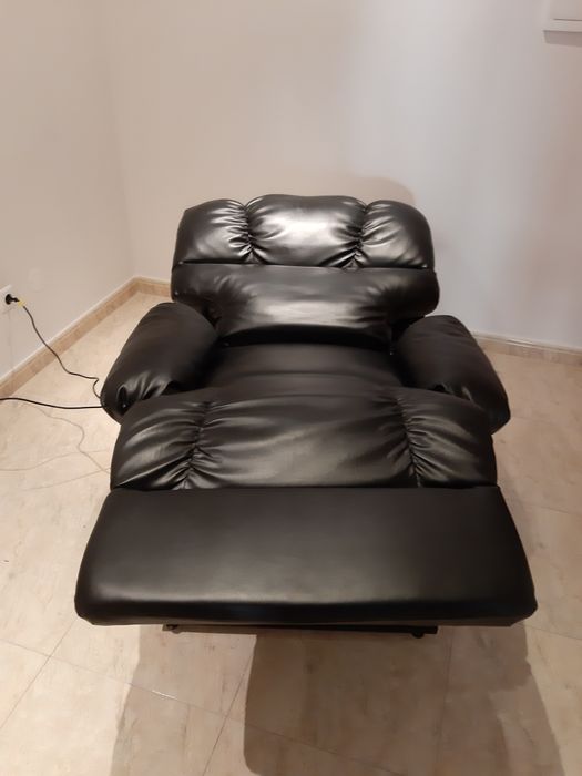 Cadeirão relax Elétrico em pele sintética preta lavável