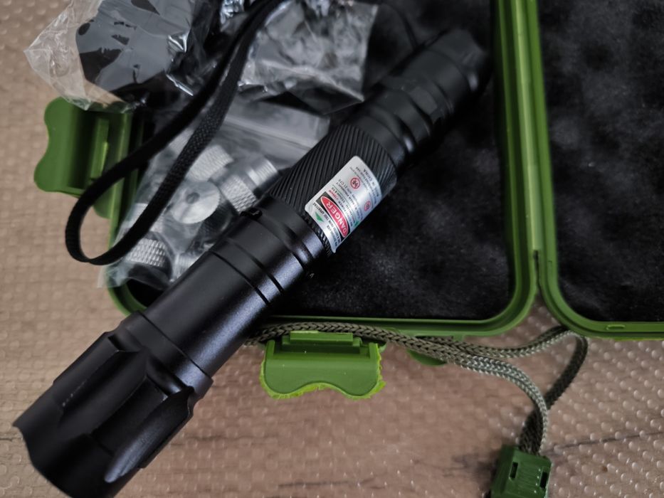 Laser taktyczny 800m + etui