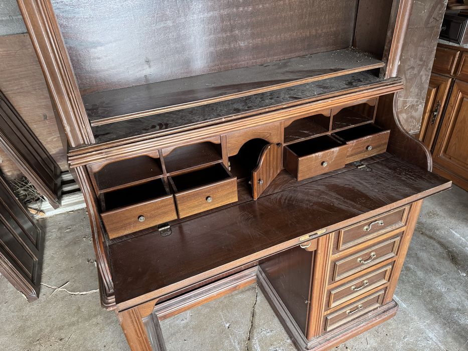 Escrivaninha em madeira