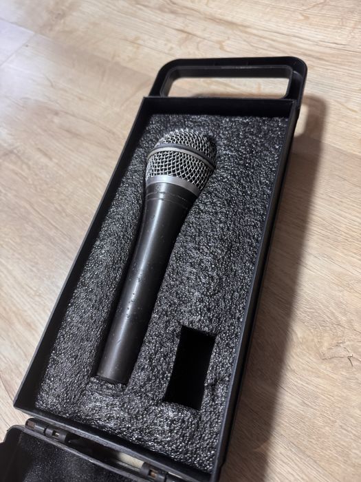 Динамічний мікрофон SAMSON Q8, ручний, у кейсі