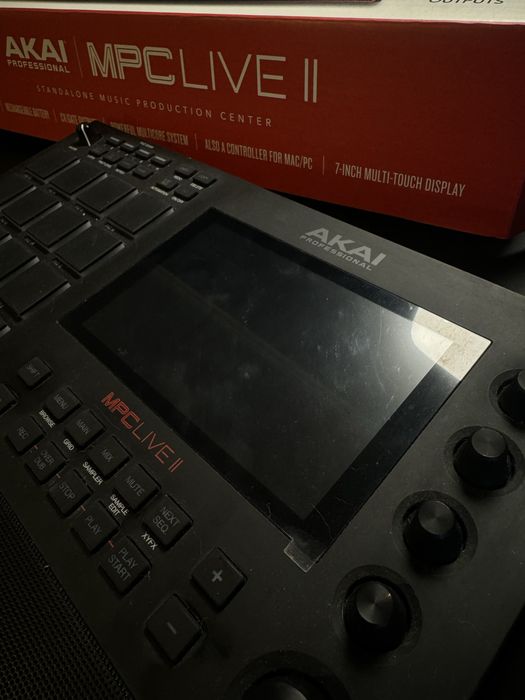 Akai mpc live 2 pouco uso + samsung card 1TB